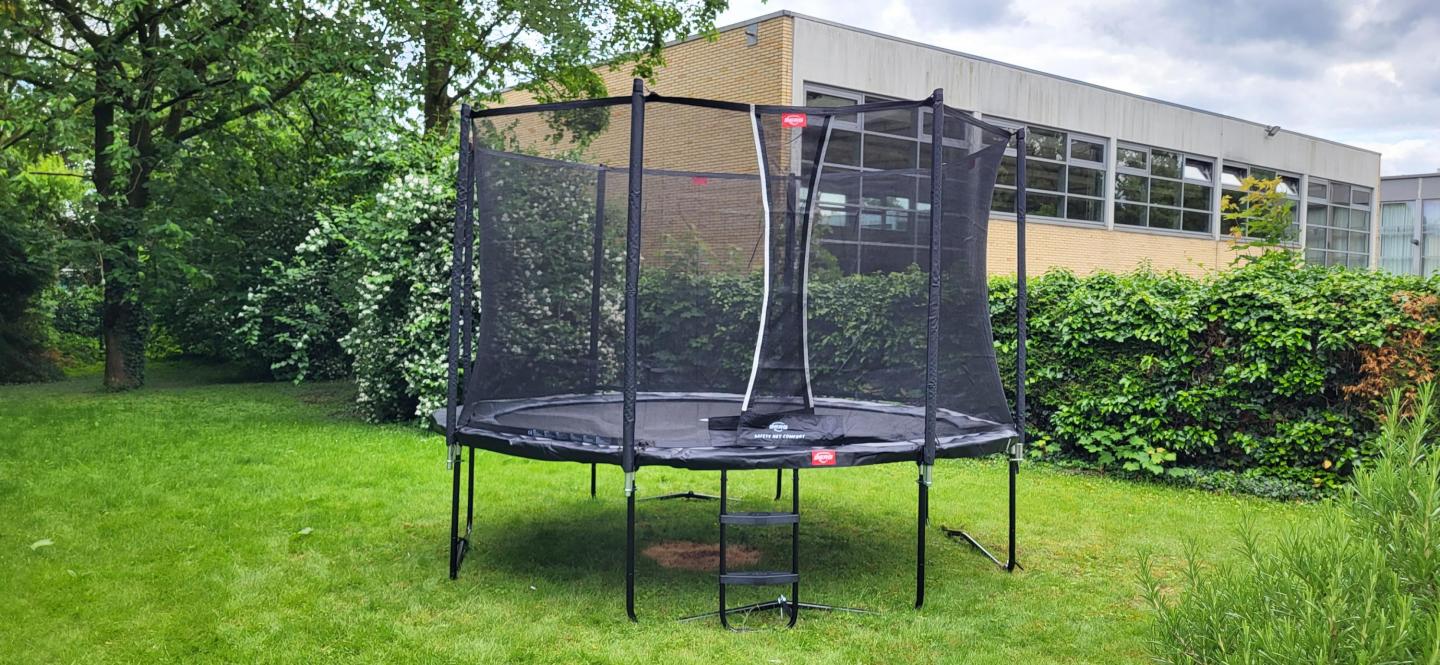 ein neues Trampolin