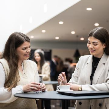 Duales Studium: Junge Frauen im Gespräch